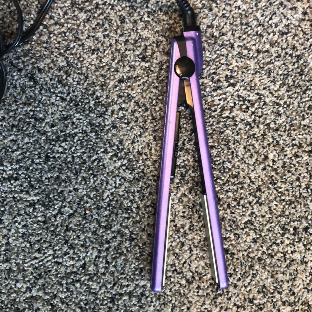 Purple REMINGTON straightener